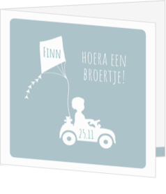 Geboortekaartjes met auto thema - kaart Jongen in auto met vlieger 317027B